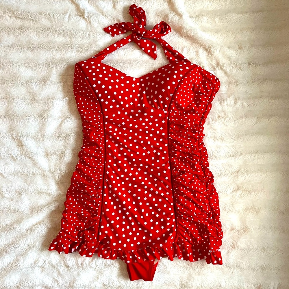 Jantzen • One Piece Polka Dot is a very unique swimsuit with great quality